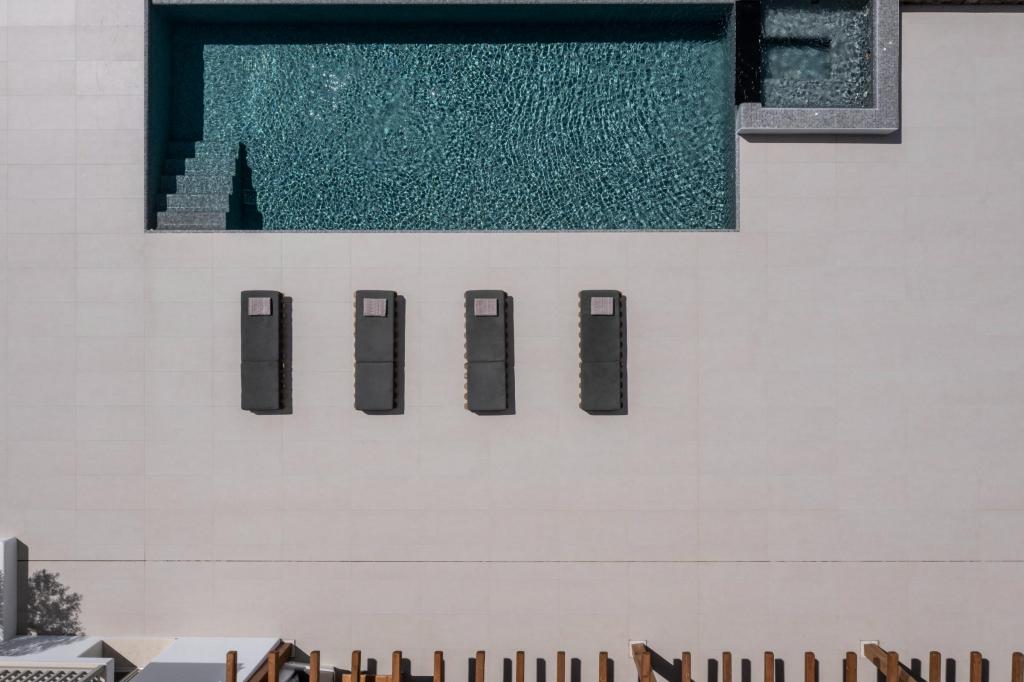 1 Swimming pool