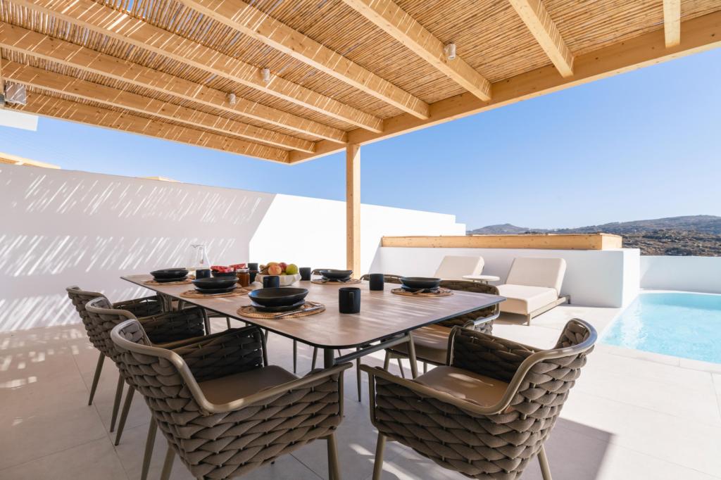 Outdoor lounge
