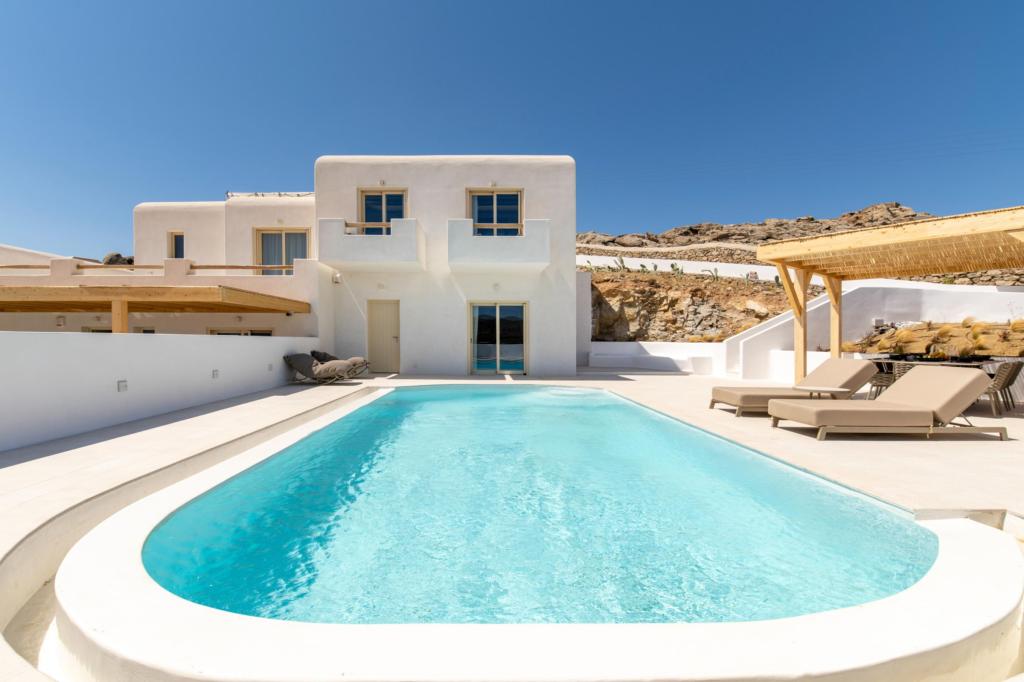 4 Baths