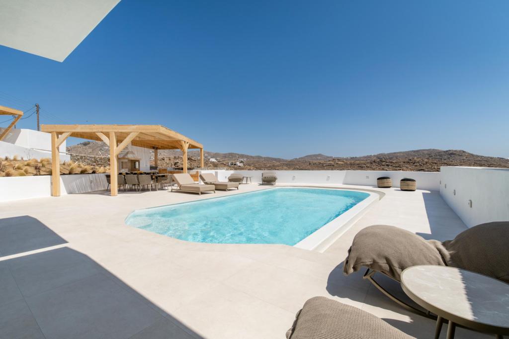 Outdoor lounge