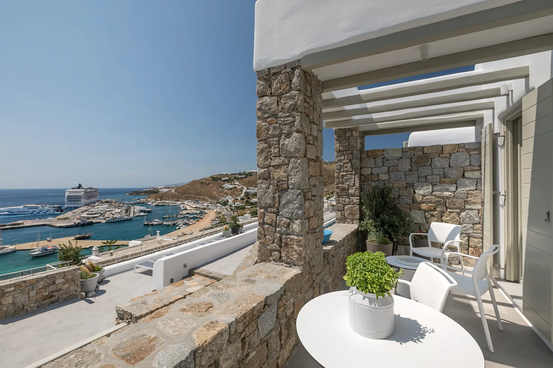 4 Bedrooms
