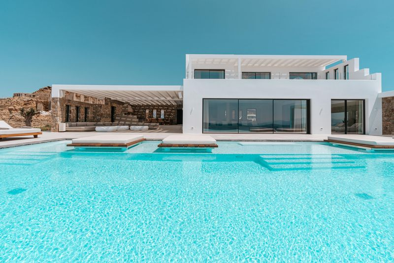 9 Baths