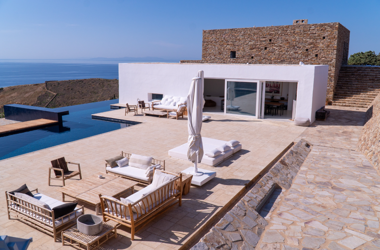 8 Baths