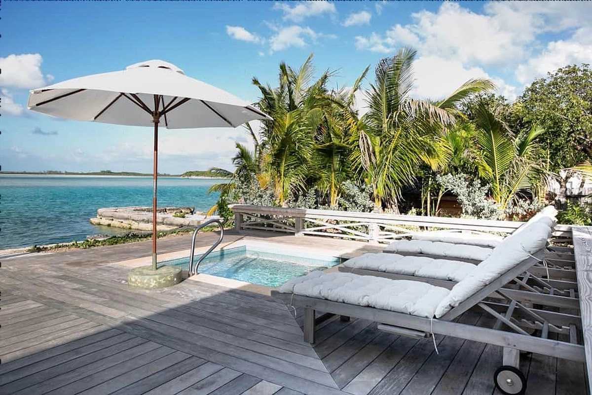Outdoor lounge