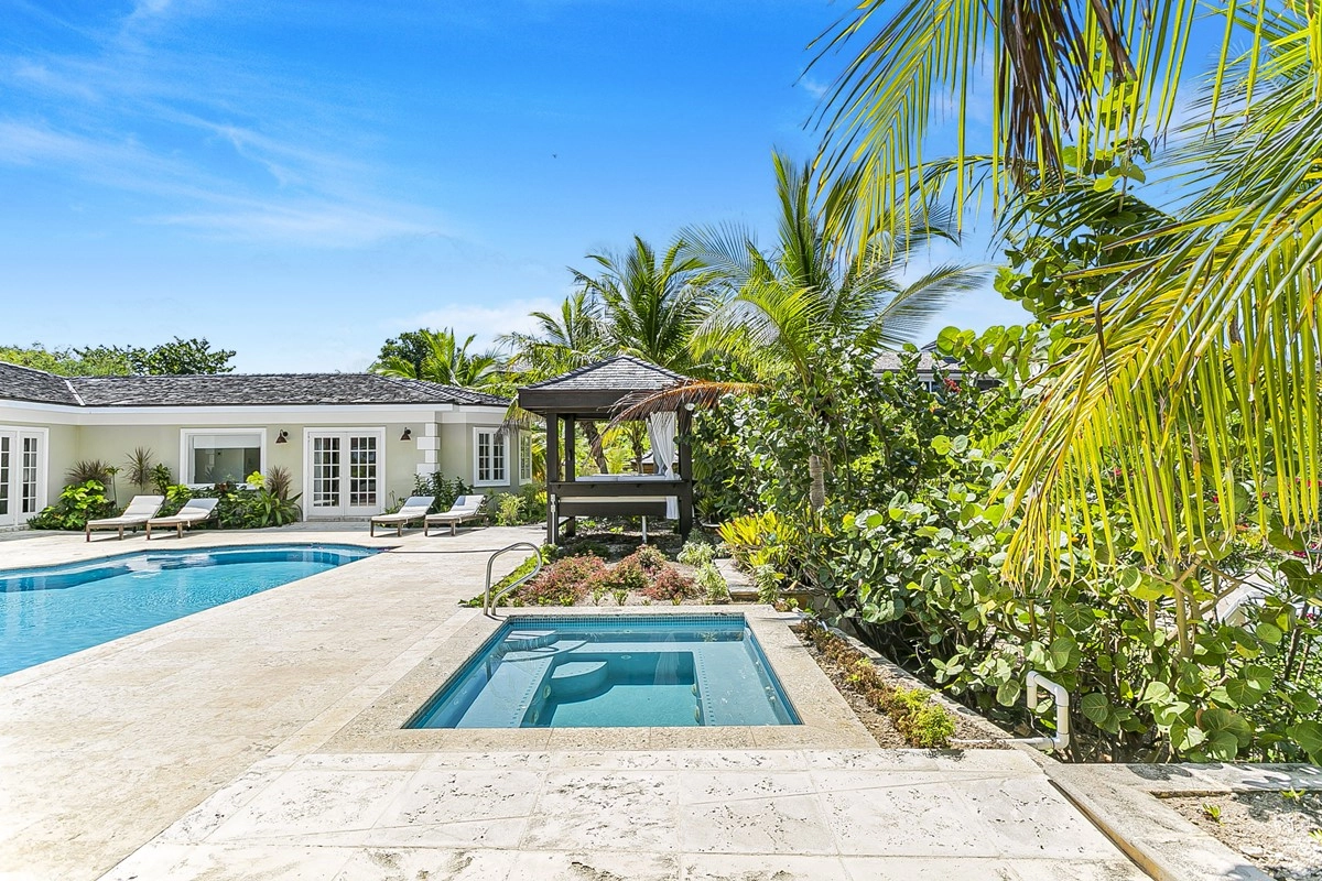 6 Baths