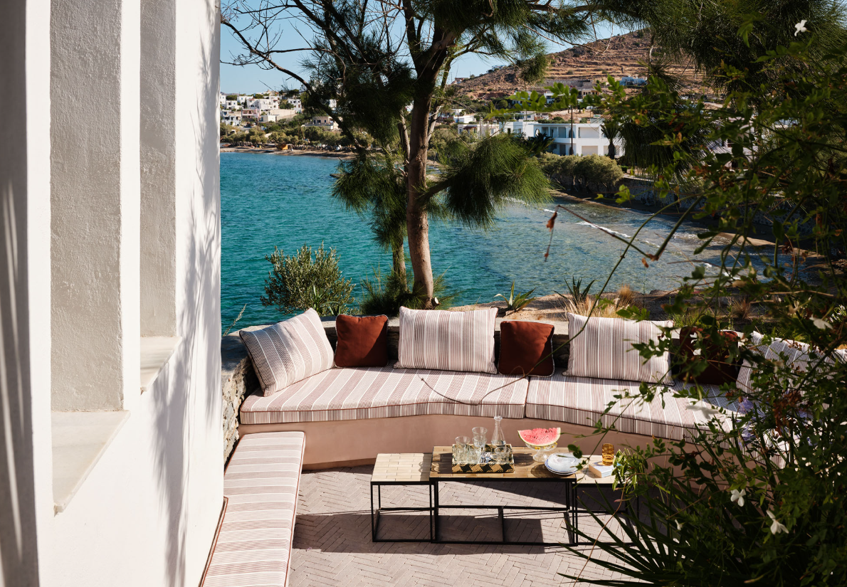 Outdoor lounge