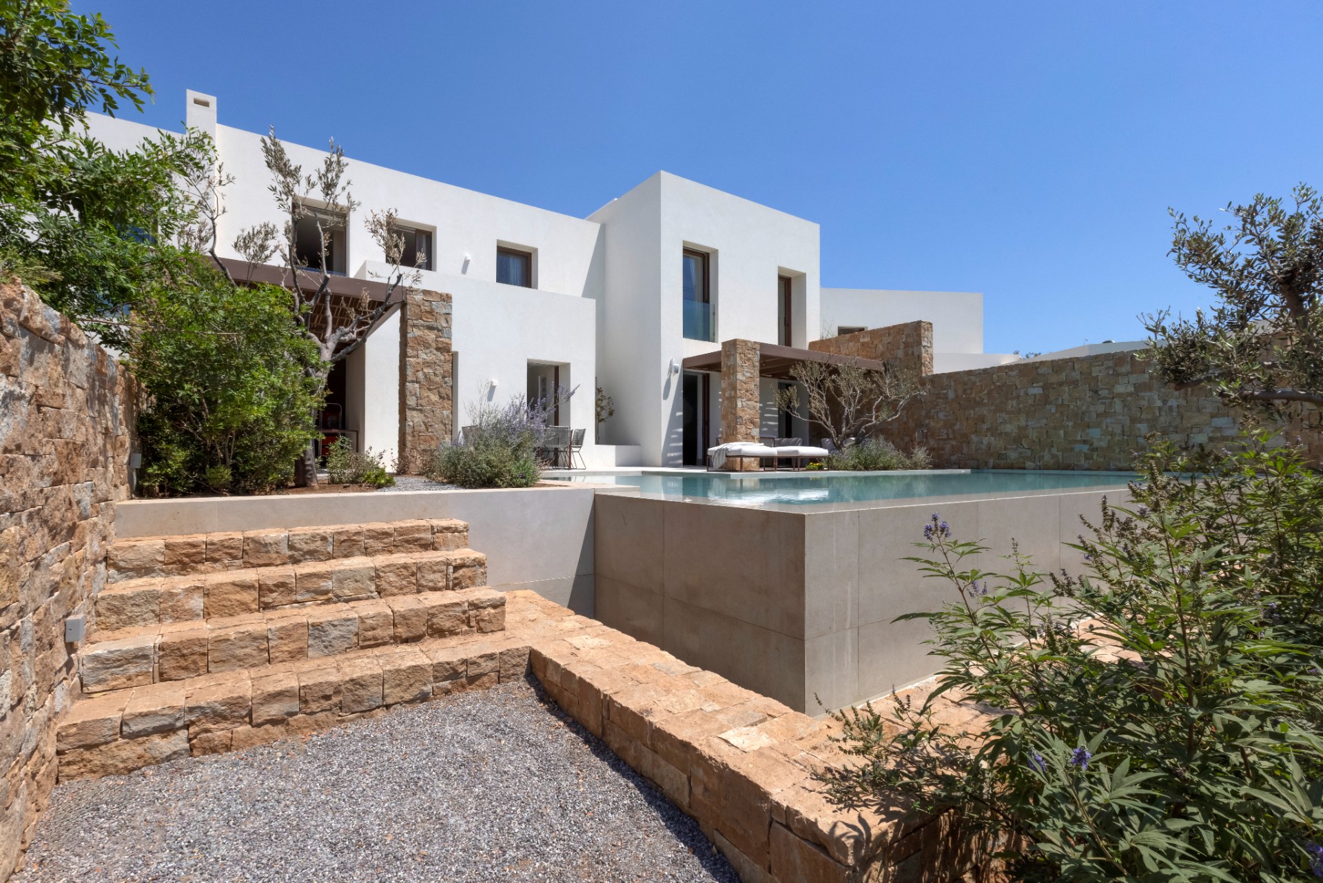 5 Baths