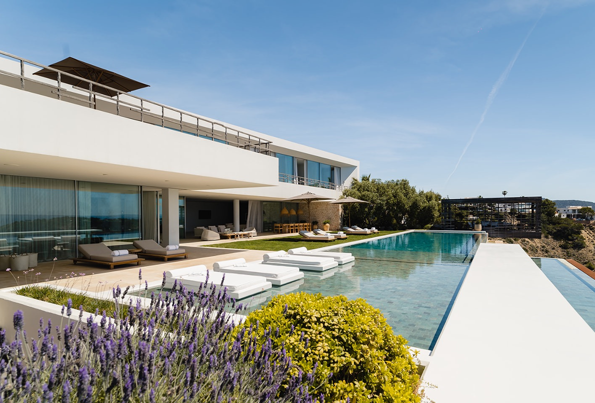 6 Bedrooms