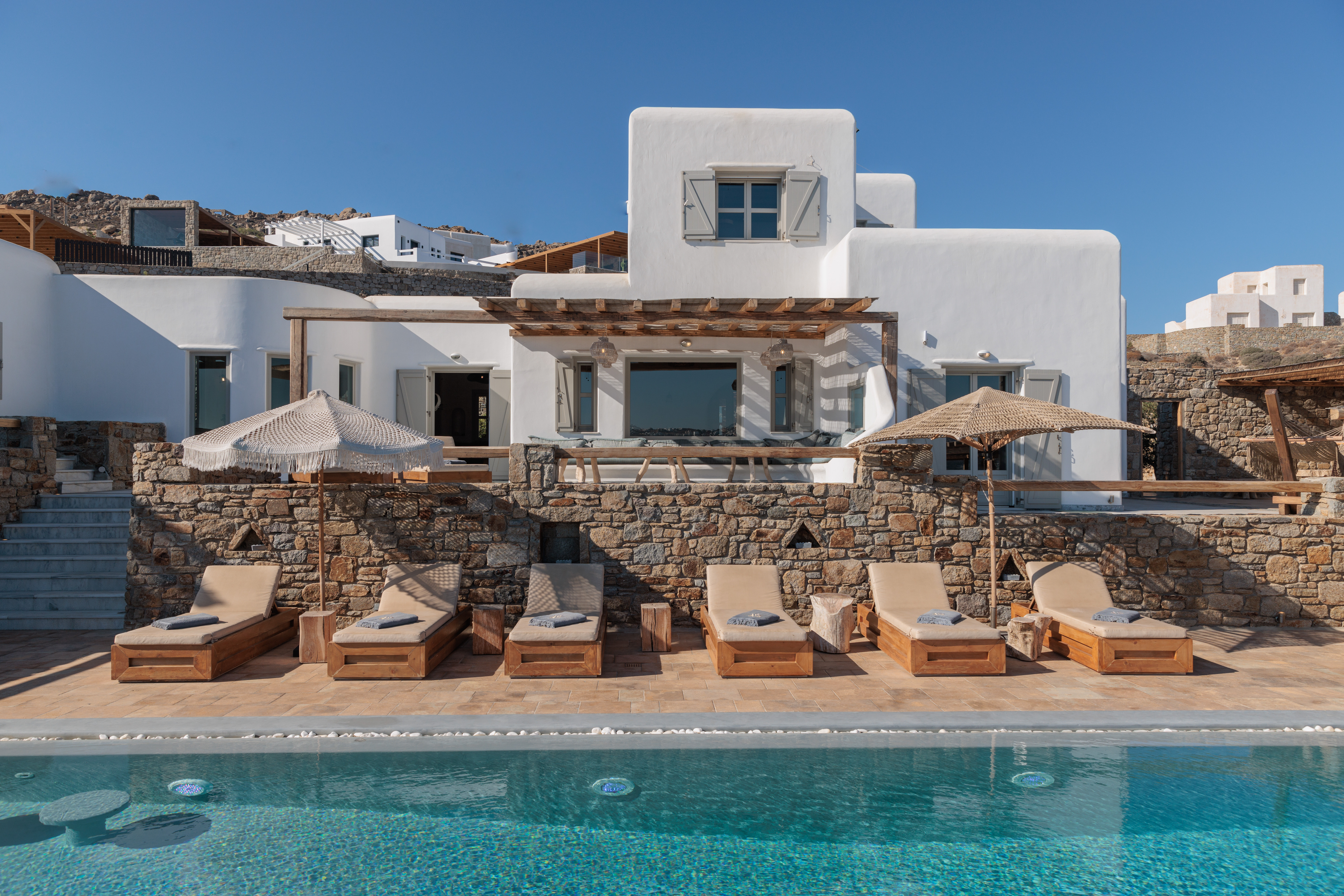8 Baths