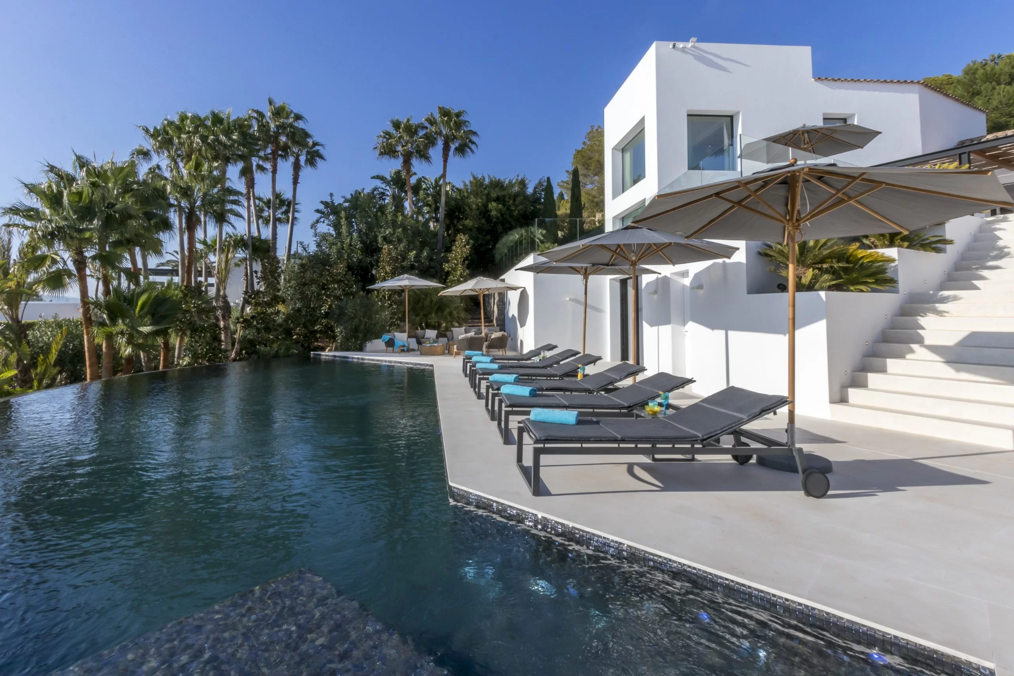 6 Bedrooms
