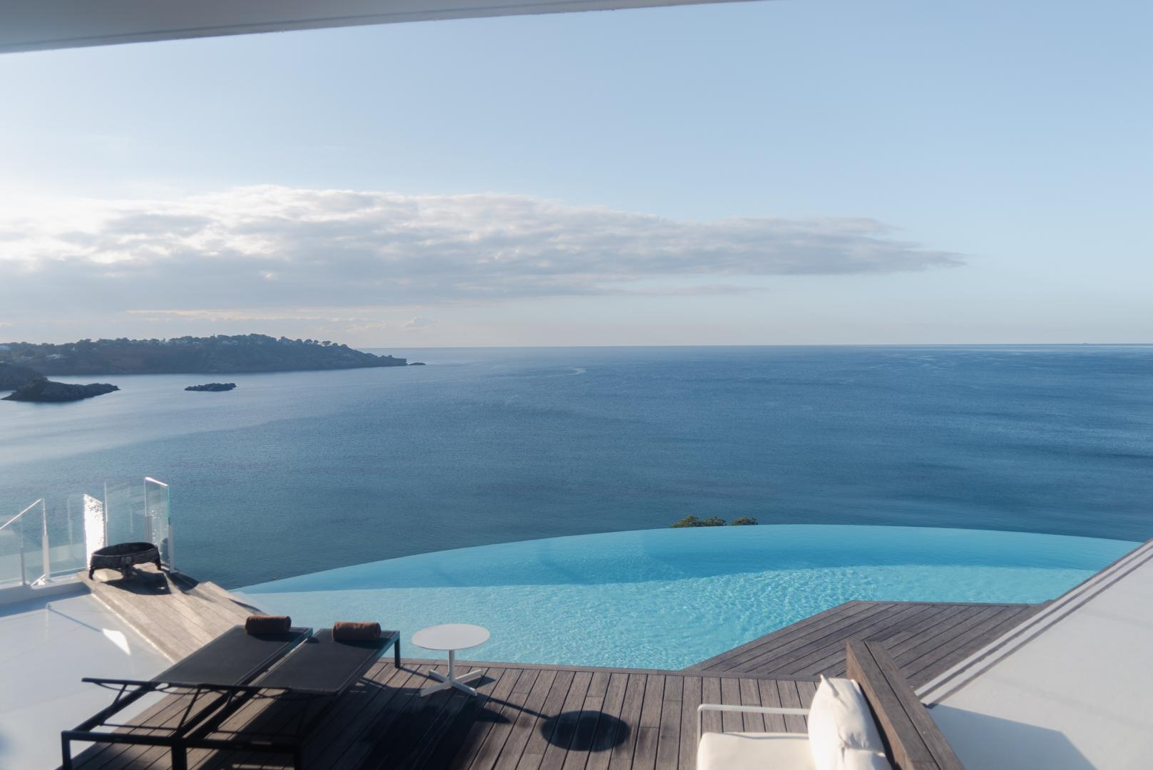8 Baths