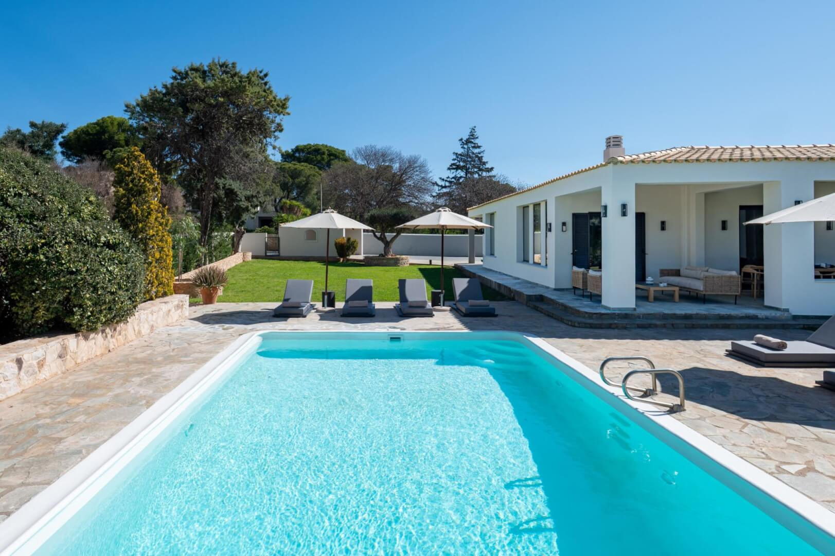 4 Baths