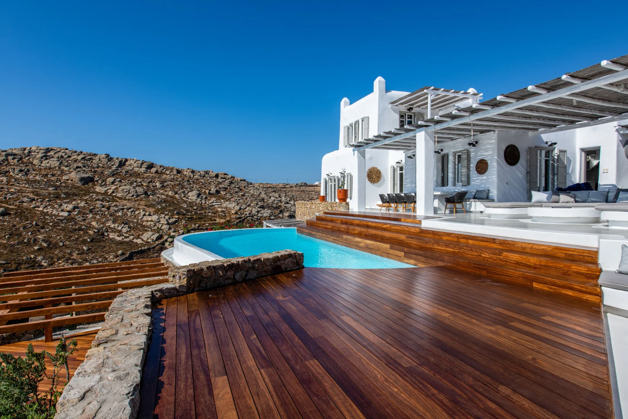 6 Baths
