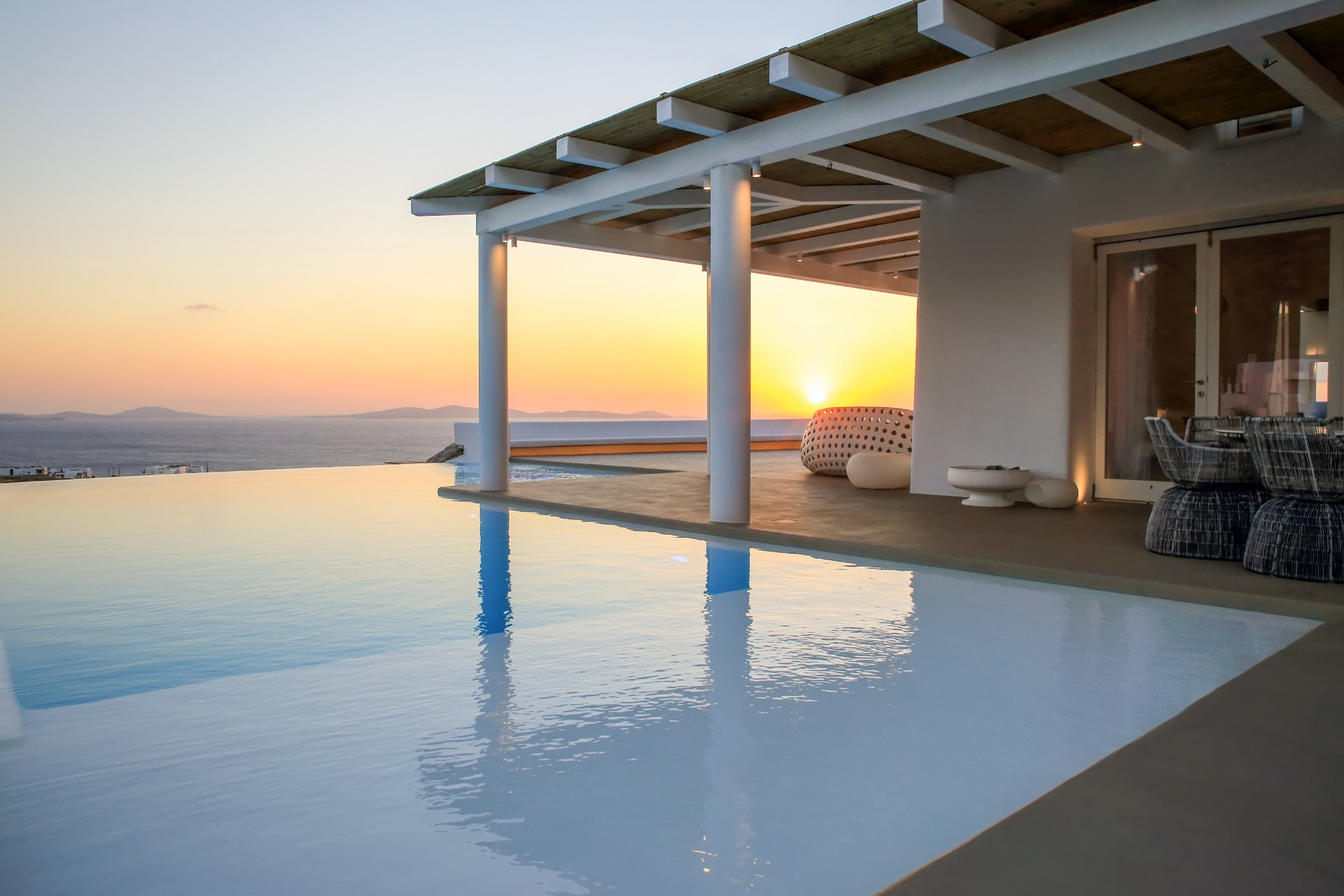 2 Swimming pools
