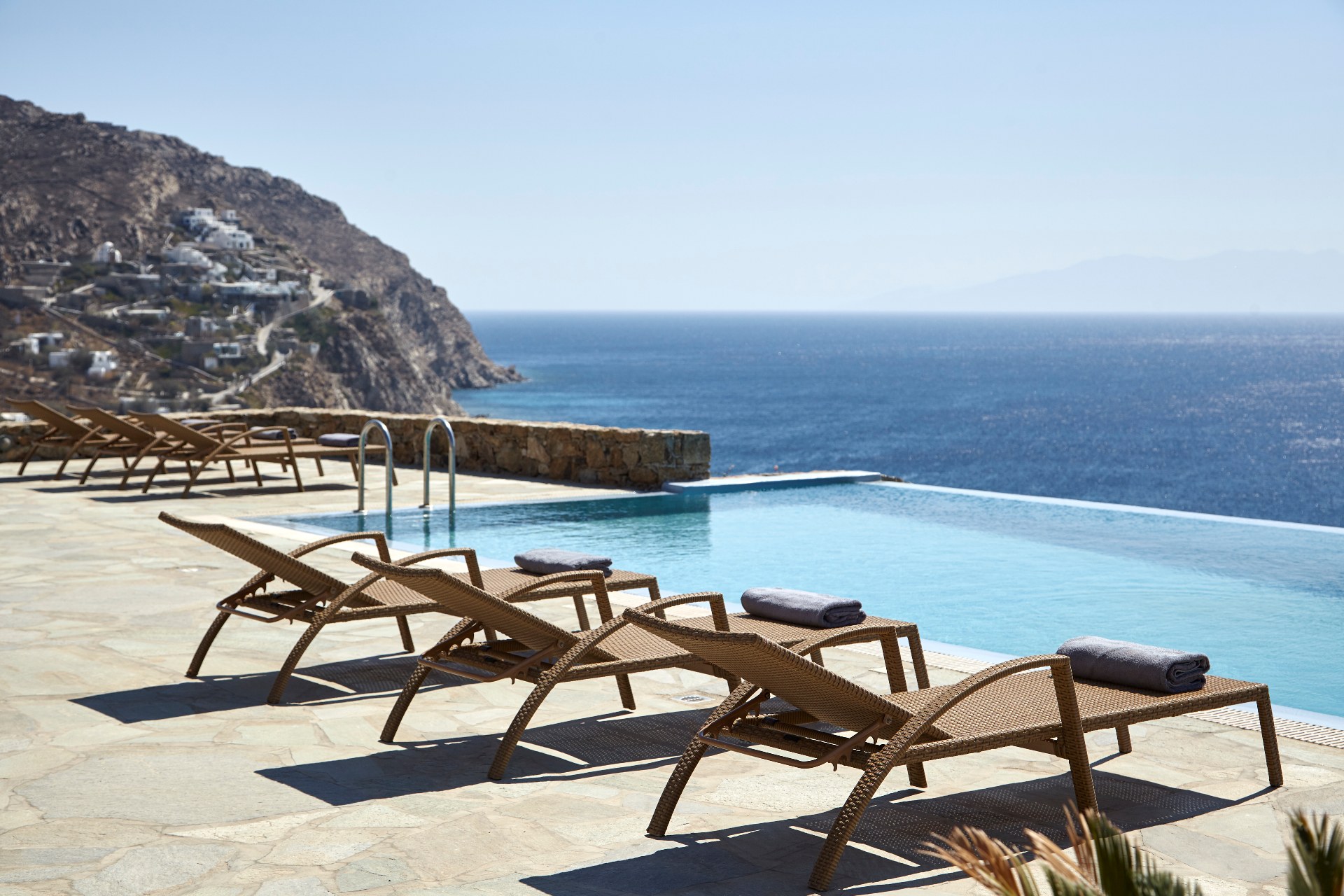 Outdoor lounge