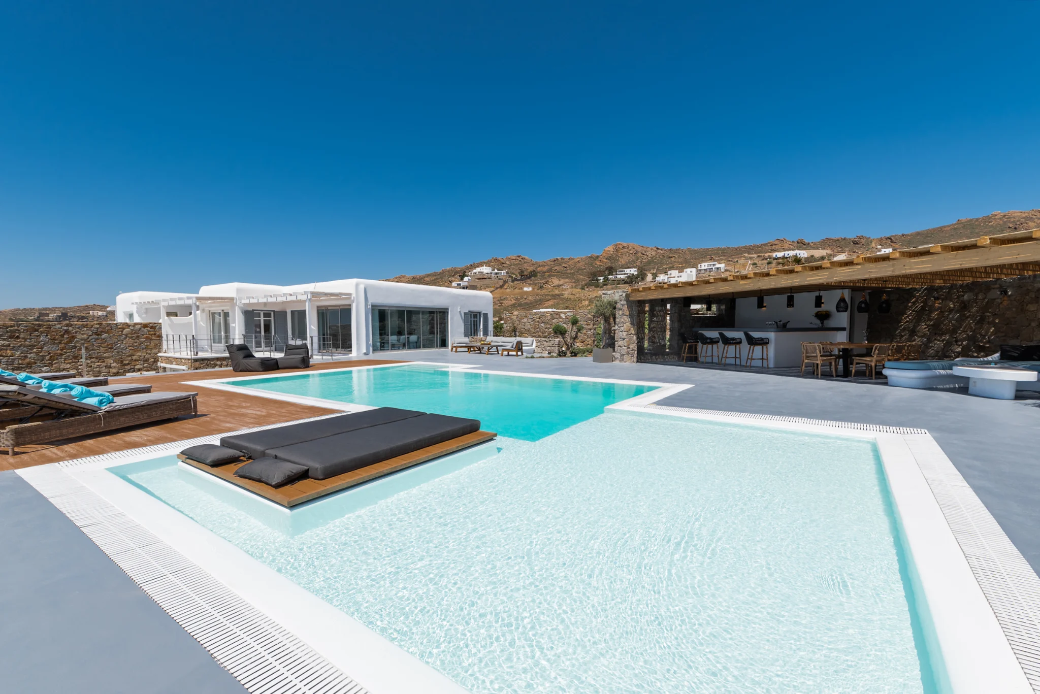 4 Baths