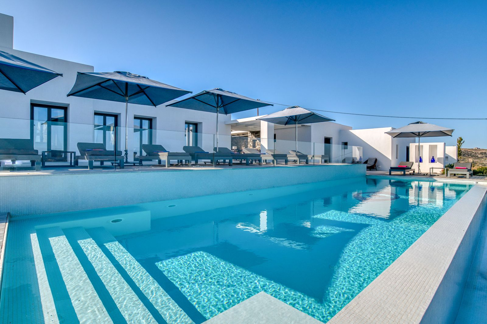 6 Baths