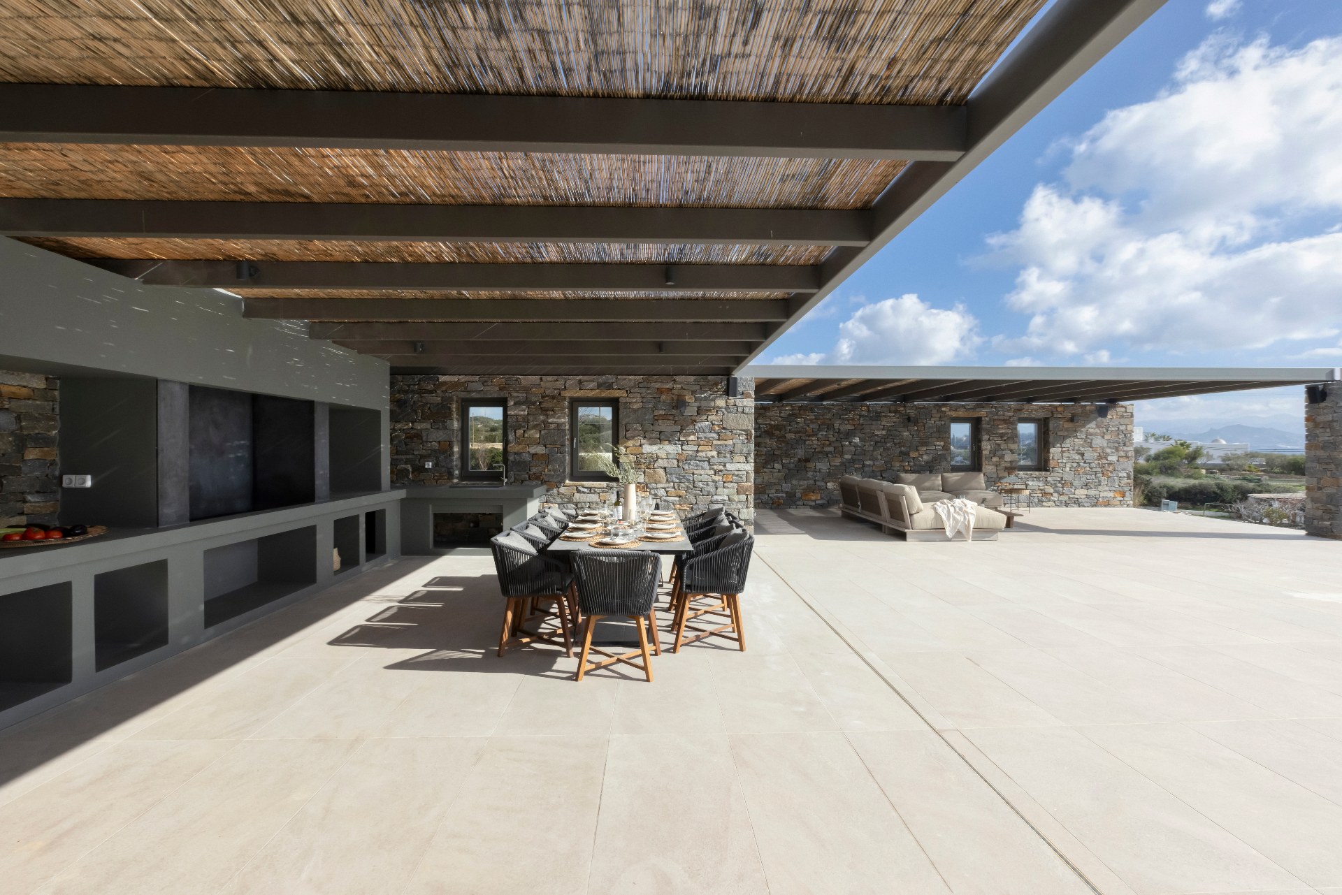 6 Baths