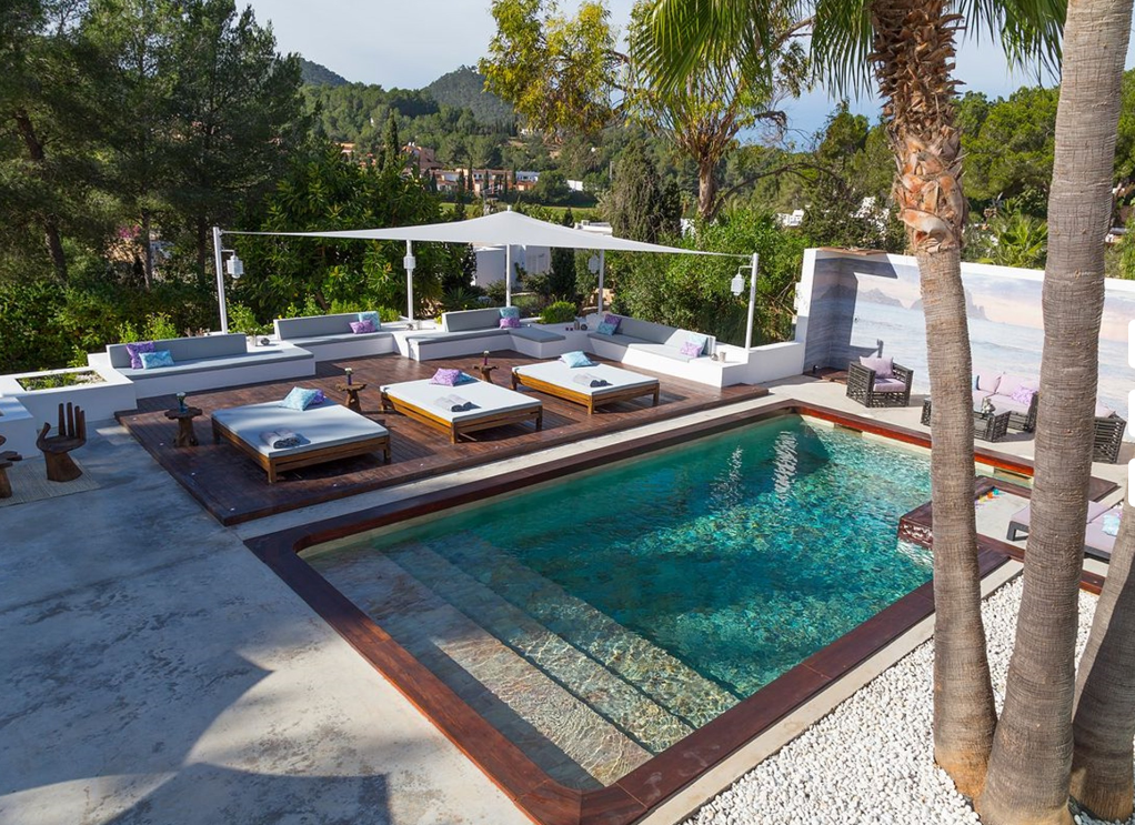 2 Swimming pools