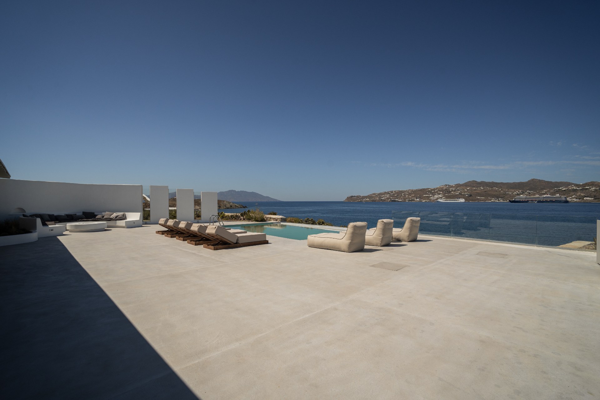 4 Baths