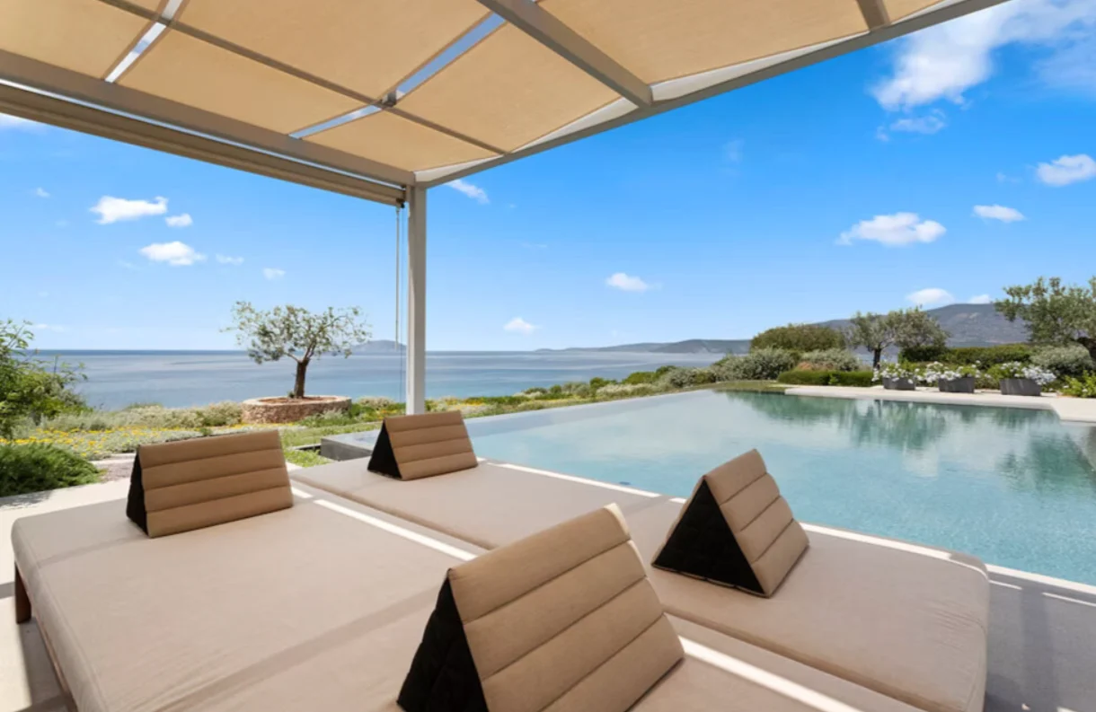 8 Baths
