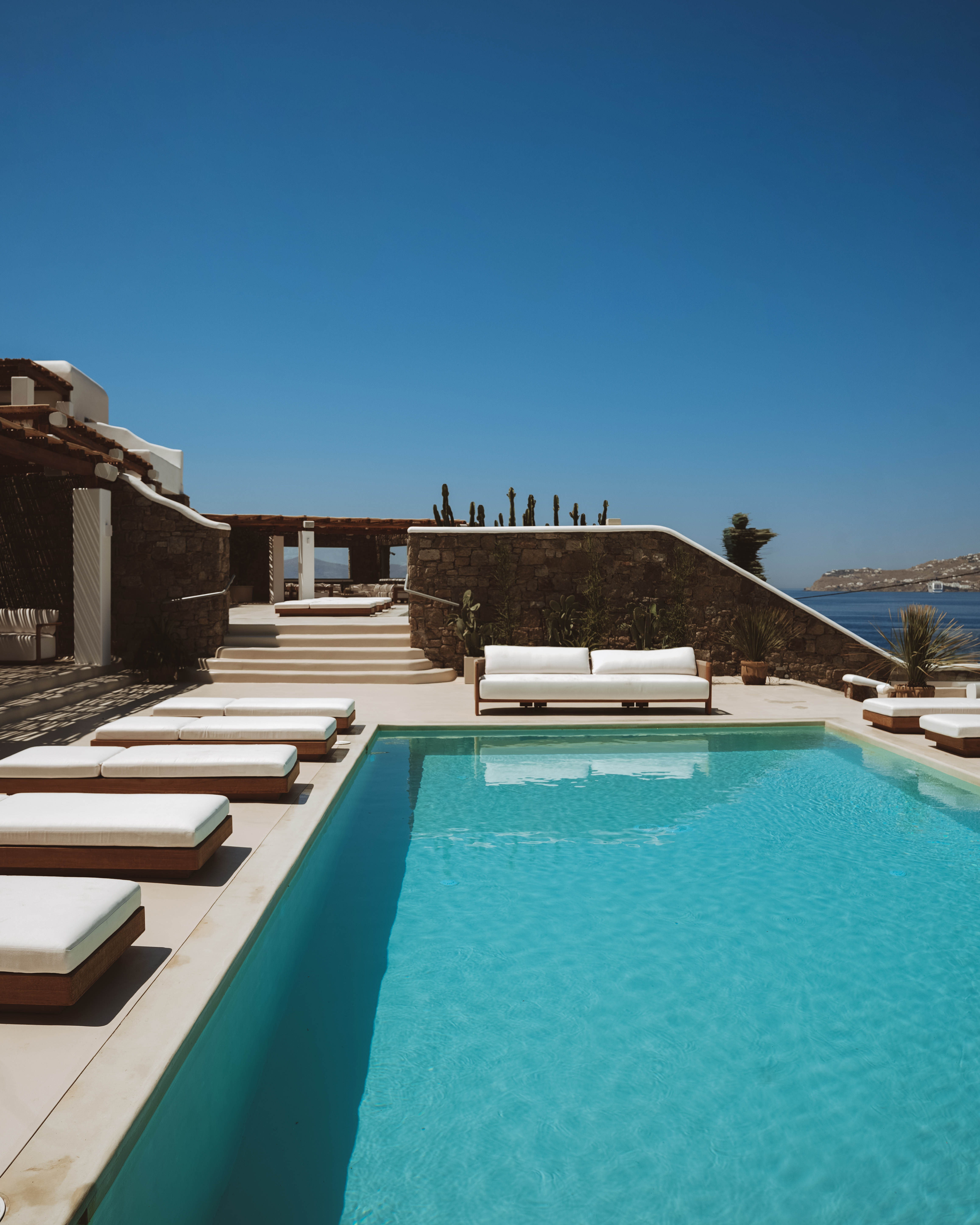 2 Swimming pools