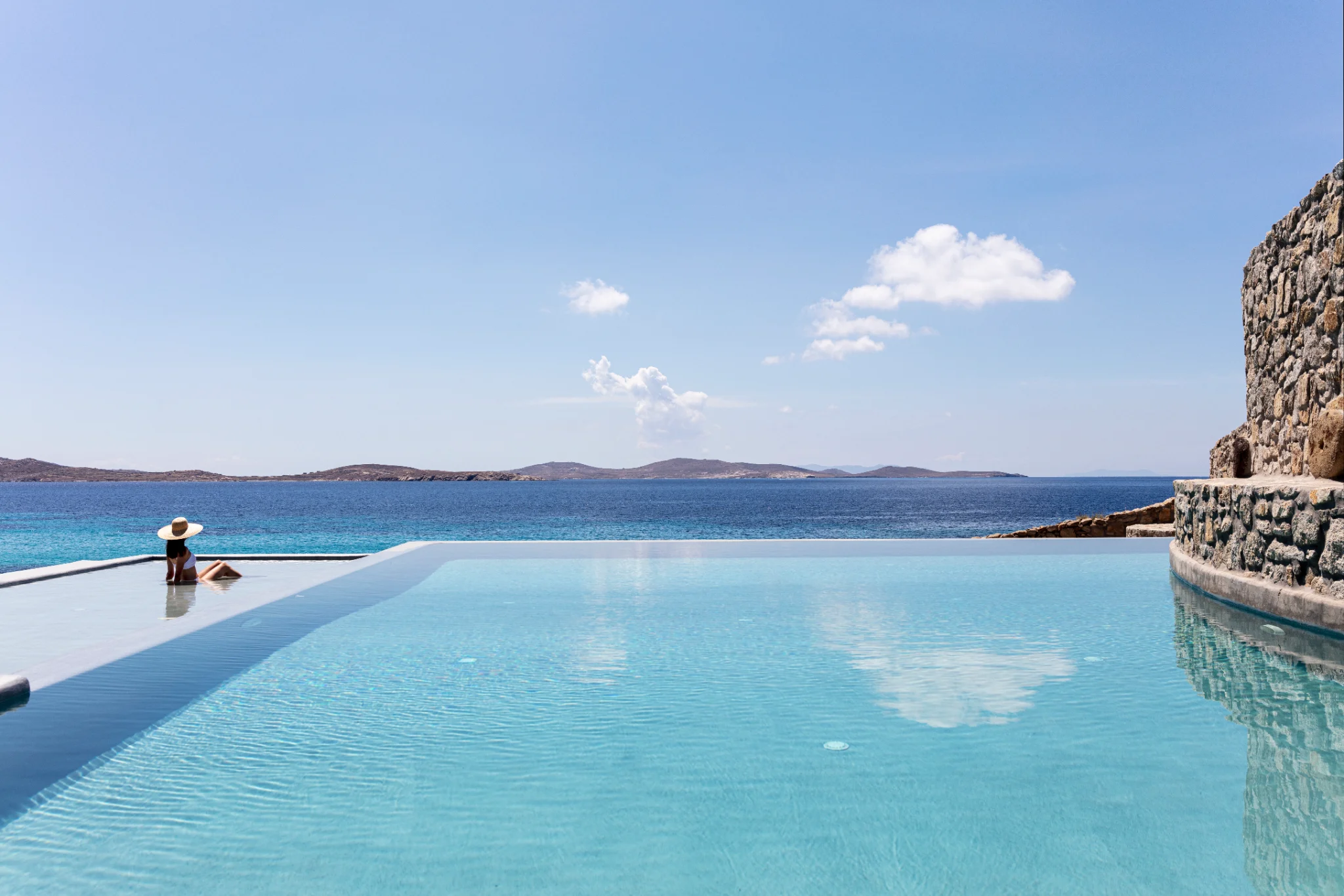 2 Swimming pools