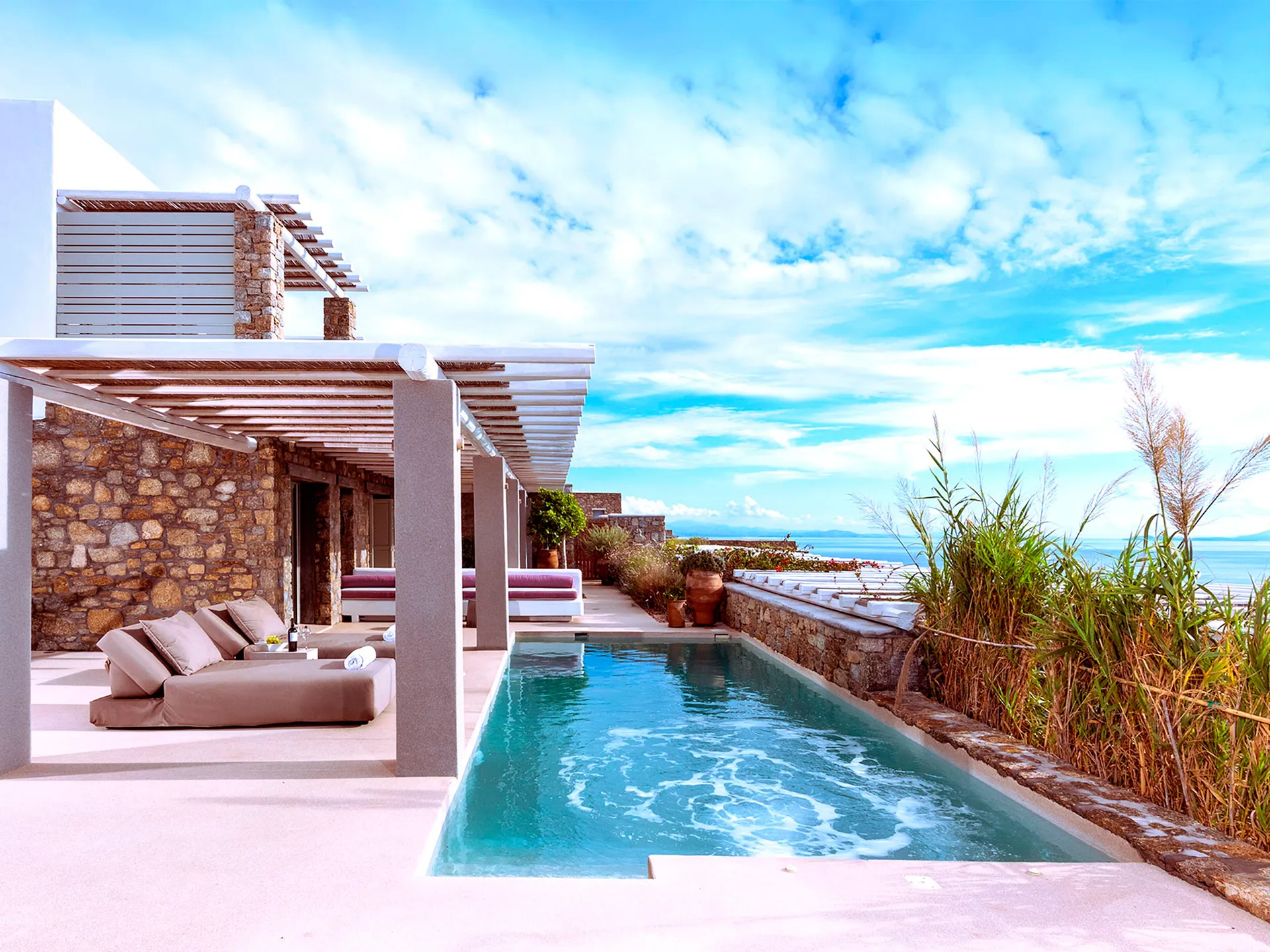 Outdoor lounge