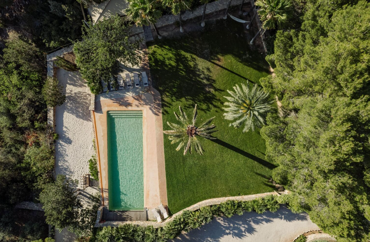 6 Bedrooms