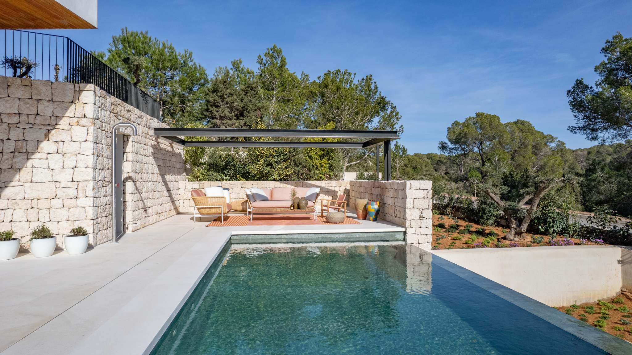 8 Baths