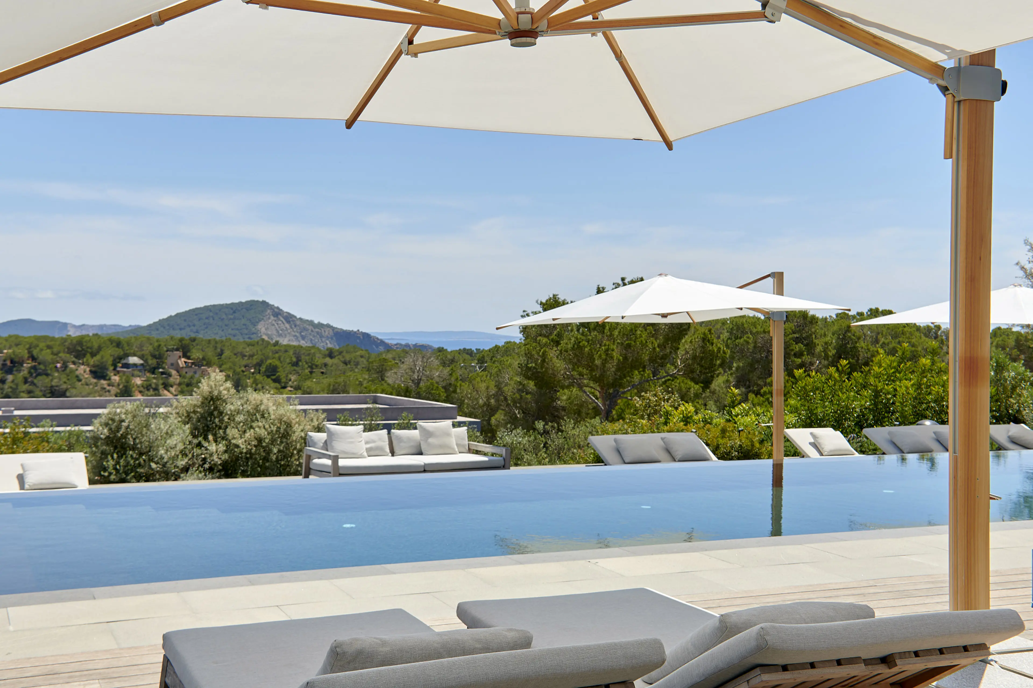 2 Swimming pools
