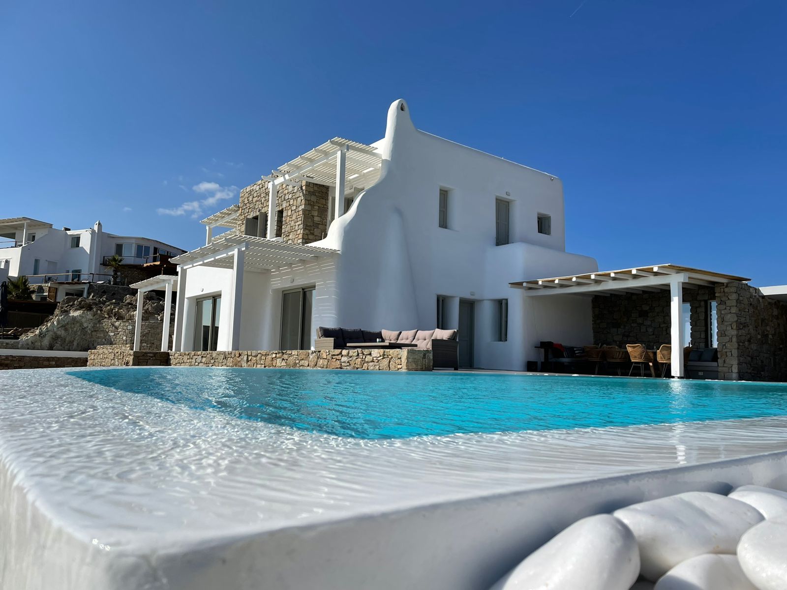 8 Baths