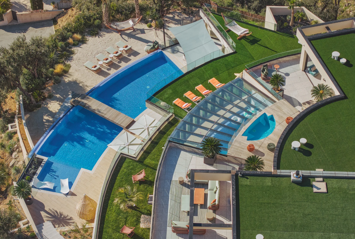 3 Swimming pools