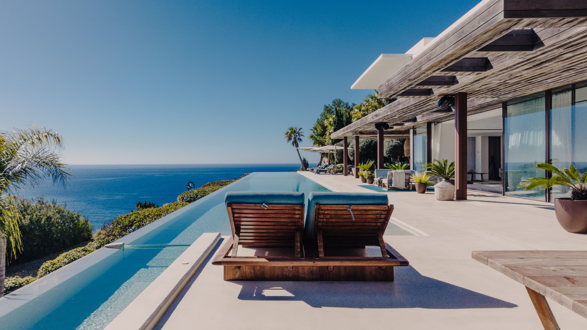 8 Baths