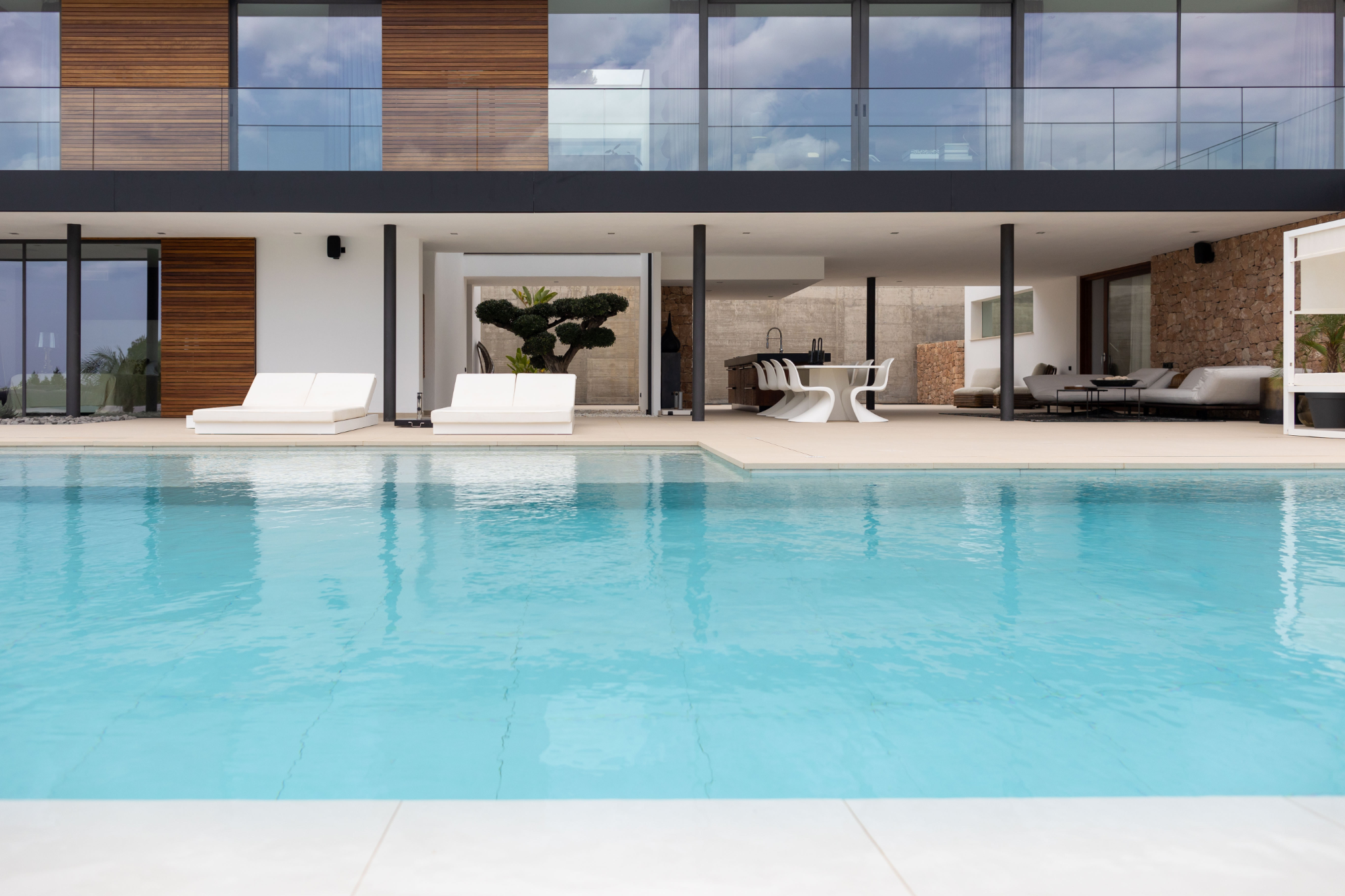 4 Baths