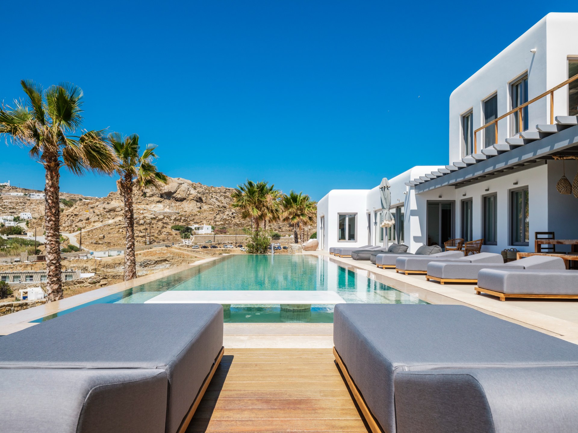 6 Baths